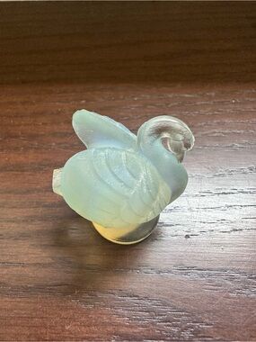 Sabino swan figurine